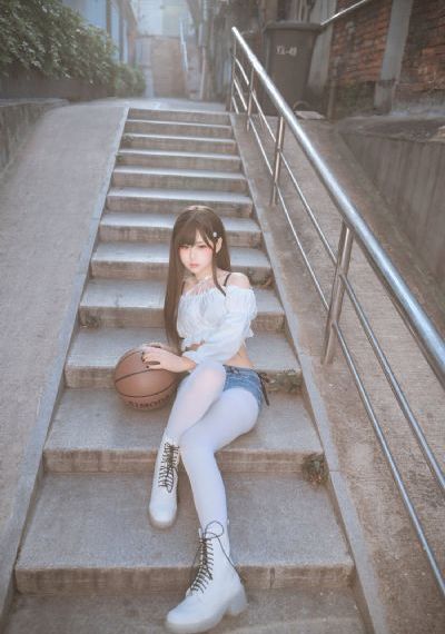 丰满的女房东4在线观看