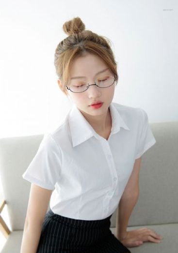 凯茜顺从的女孩